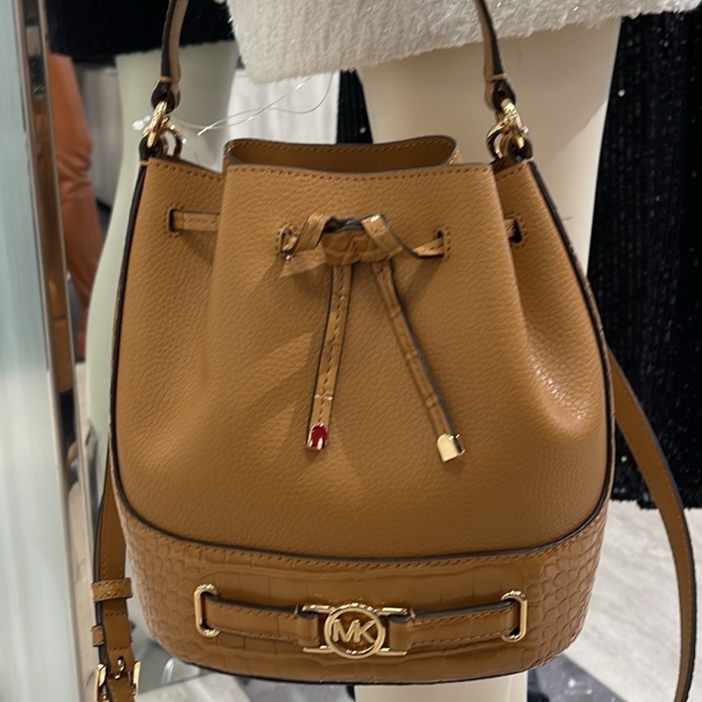 MICHAEL KORS 
Reed Medium Pebbled Leather Belted Bucket Messenger Satchel Crossb